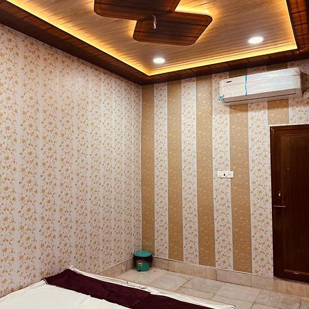 Hotel Raju Homestay Ayodhya 150 Meters From Shree Ram Janmbhoomi Temple 200 Meters From Ayodhya Dham Railway Station Εξωτερικό φωτογραφία