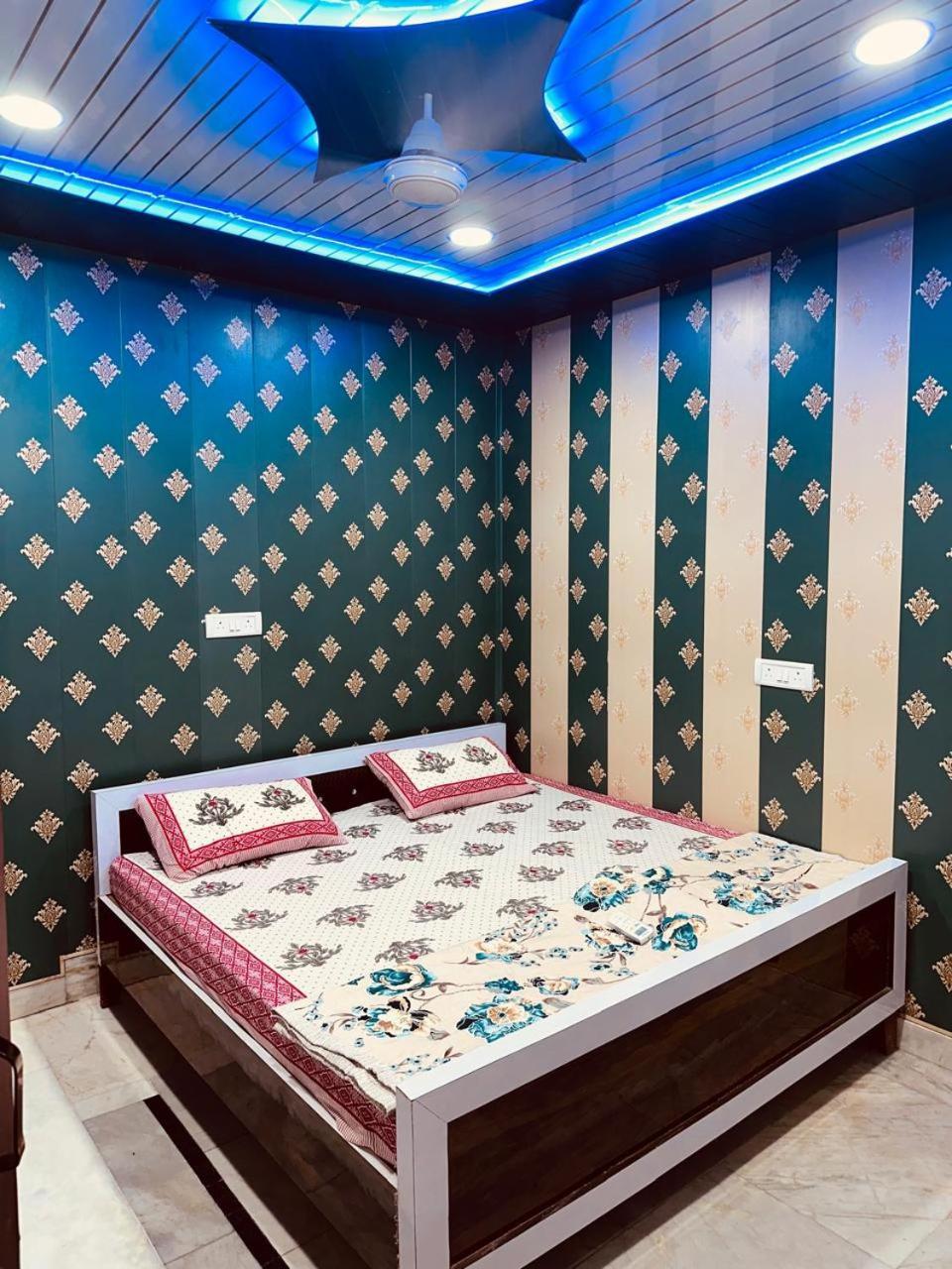 Hotel Raju Homestay Ayodhya 150 Meters From Shree Ram Janmbhoomi Temple 200 Meters From Ayodhya Dham Railway Station Εξωτερικό φωτογραφία