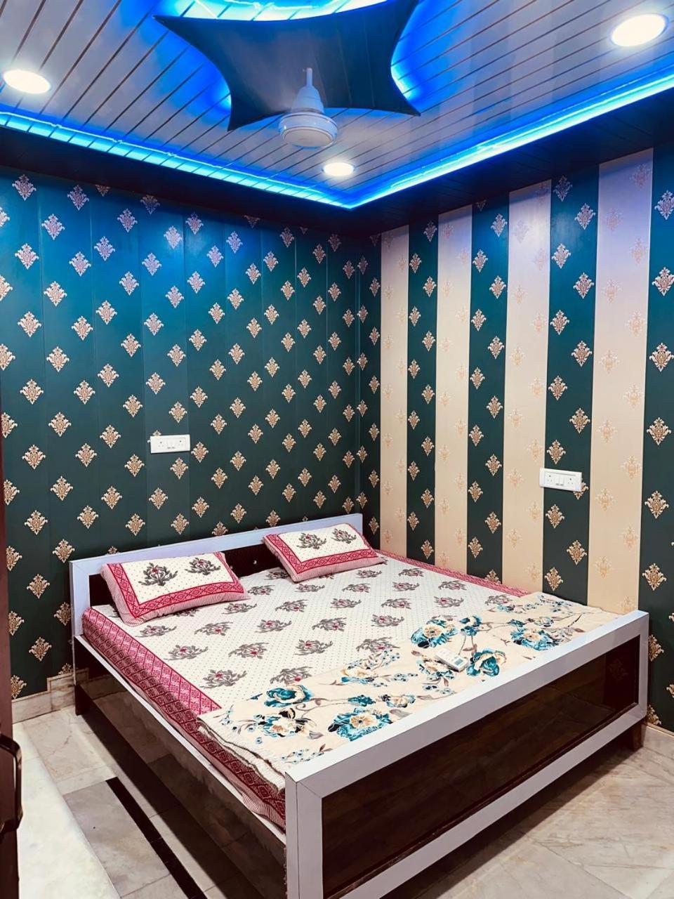Hotel Raju Homestay Ayodhya 150 Meters From Shree Ram Janmbhoomi Temple 200 Meters From Ayodhya Dham Railway Station Εξωτερικό φωτογραφία