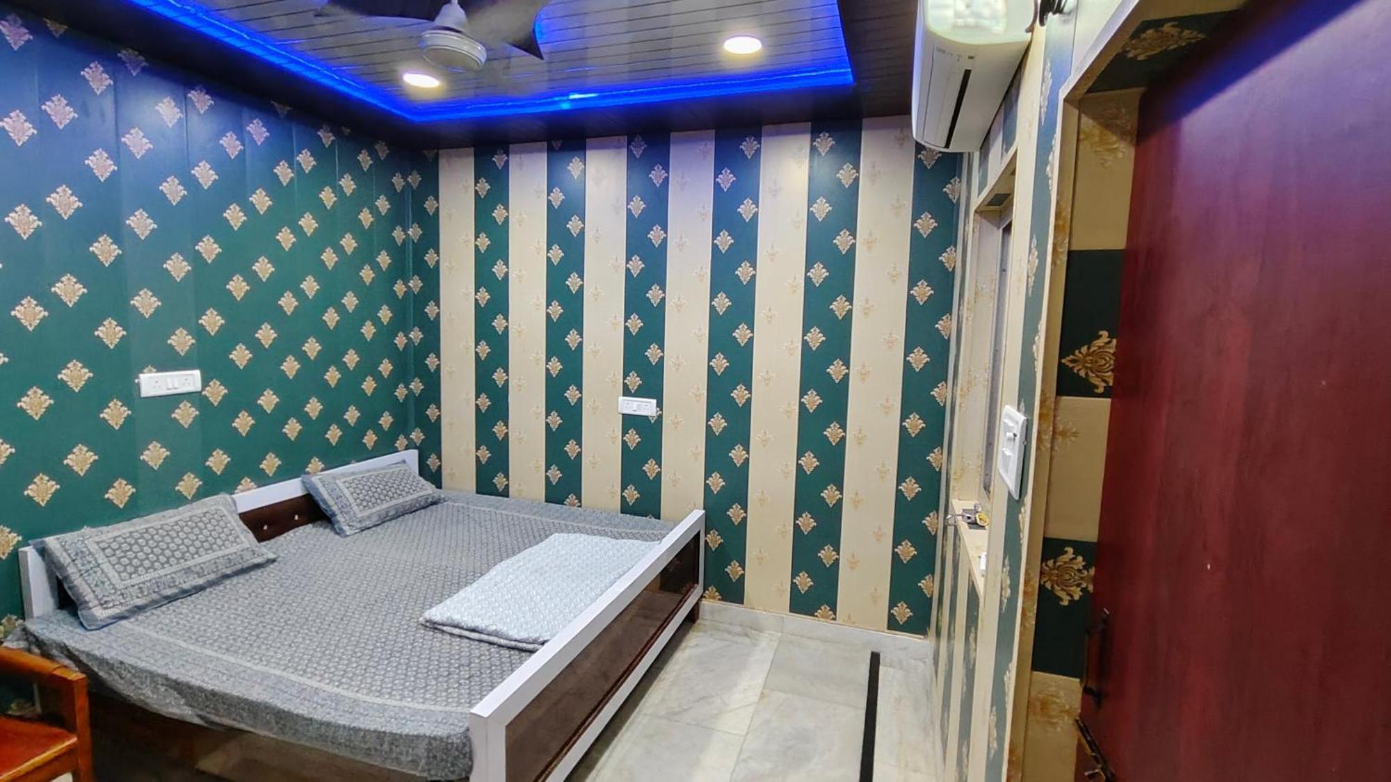 Hotel Raju Homestay Ayodhya 150 Meters From Shree Ram Janmbhoomi Temple 200 Meters From Ayodhya Dham Railway Station Εξωτερικό φωτογραφία