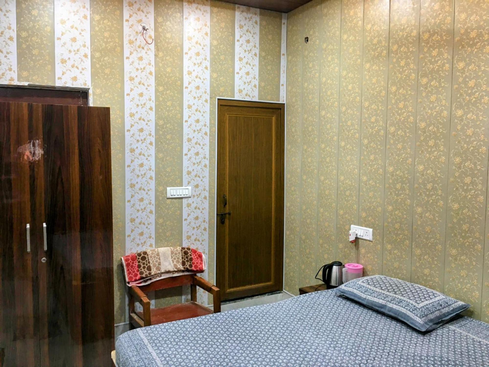 Hotel Raju Homestay Ayodhya 150 Meters From Shree Ram Janmbhoomi Temple 200 Meters From Ayodhya Dham Railway Station Εξωτερικό φωτογραφία
