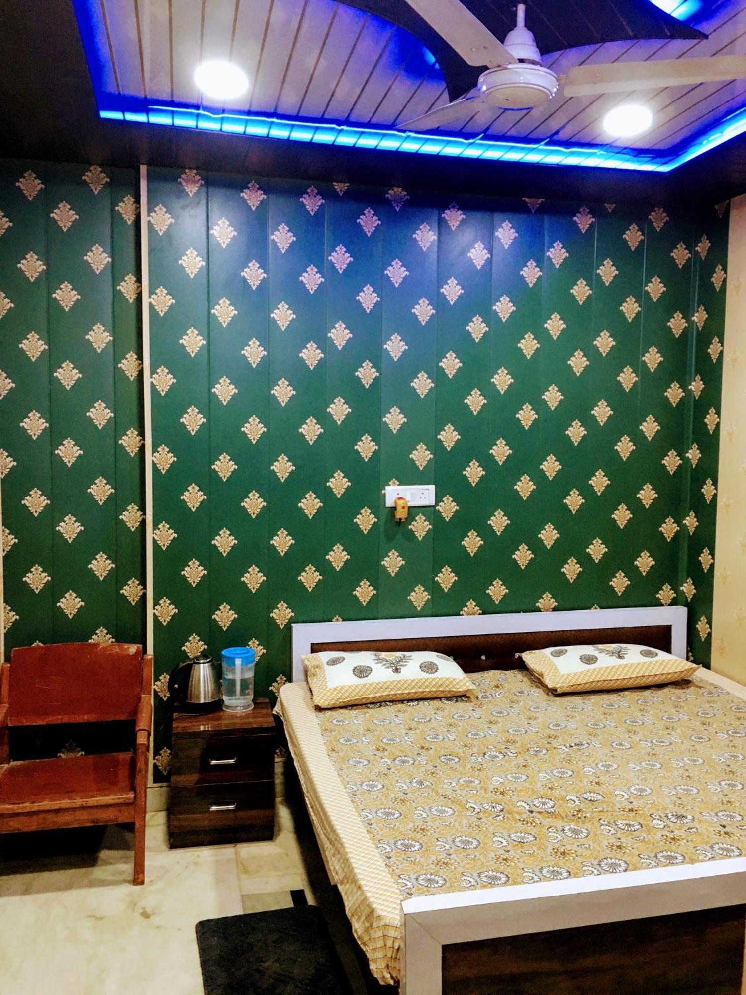 Hotel Raju Homestay Ayodhya 150 Meters From Shree Ram Janmbhoomi Temple 200 Meters From Ayodhya Dham Railway Station Εξωτερικό φωτογραφία