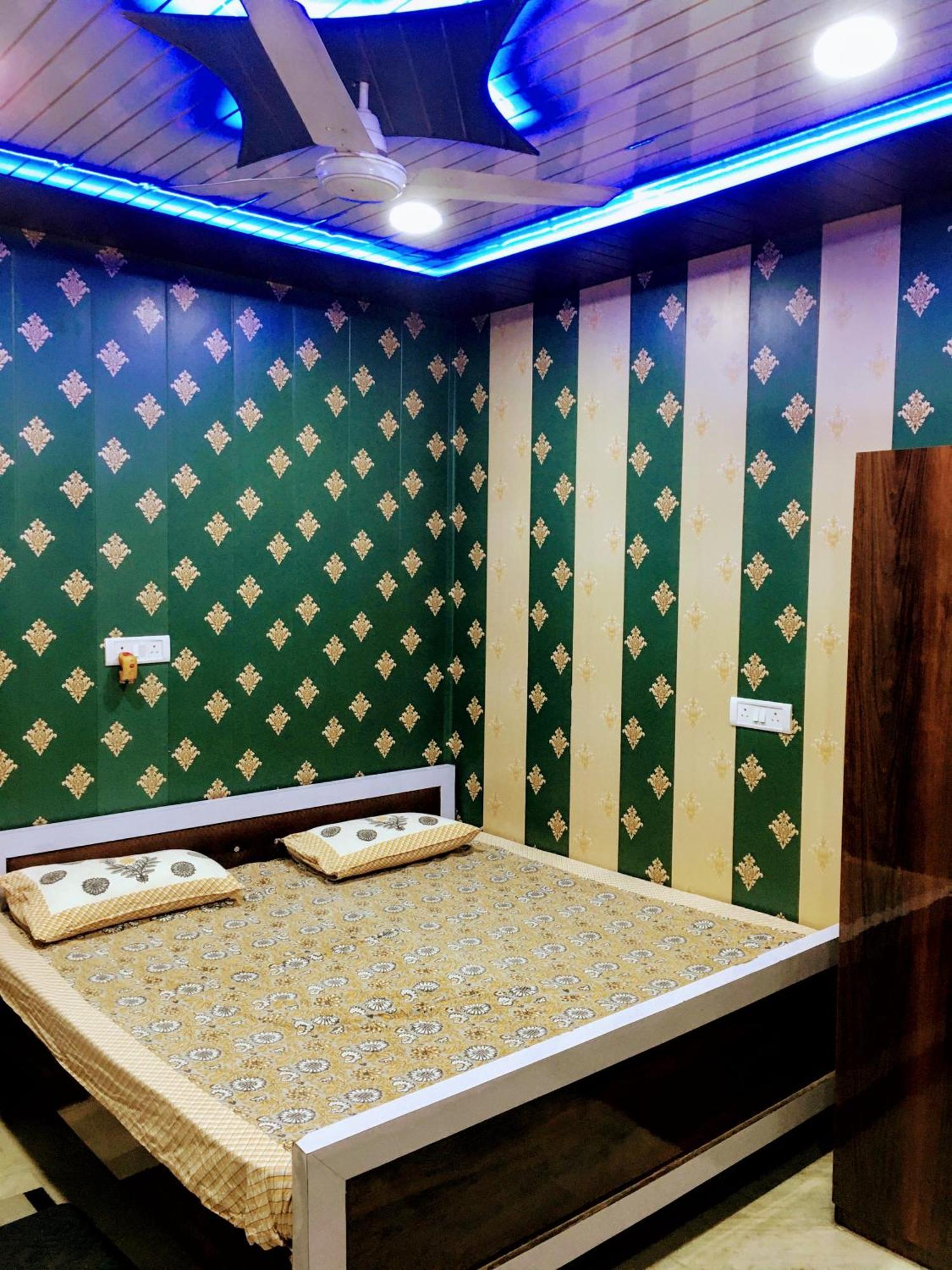 Hotel Raju Homestay Ayodhya 150 Meters From Shree Ram Janmbhoomi Temple 200 Meters From Ayodhya Dham Railway Station Εξωτερικό φωτογραφία