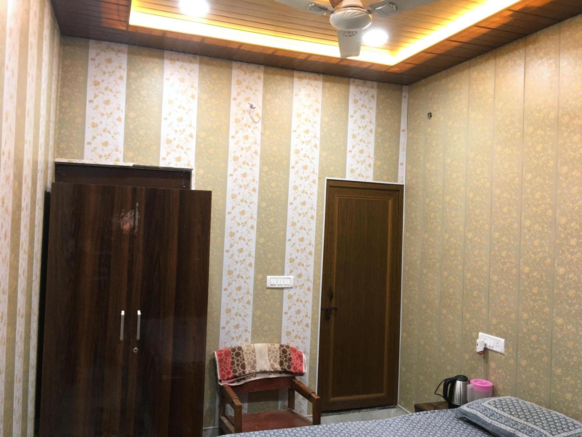 Hotel Raju Homestay Ayodhya 150 Meters From Shree Ram Janmbhoomi Temple 200 Meters From Ayodhya Dham Railway Station Εξωτερικό φωτογραφία