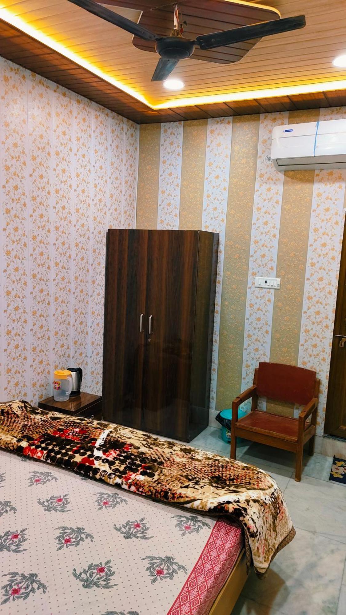 Hotel Raju Homestay Ayodhya 150 Meters From Shree Ram Janmbhoomi Temple 200 Meters From Ayodhya Dham Railway Station Εξωτερικό φωτογραφία