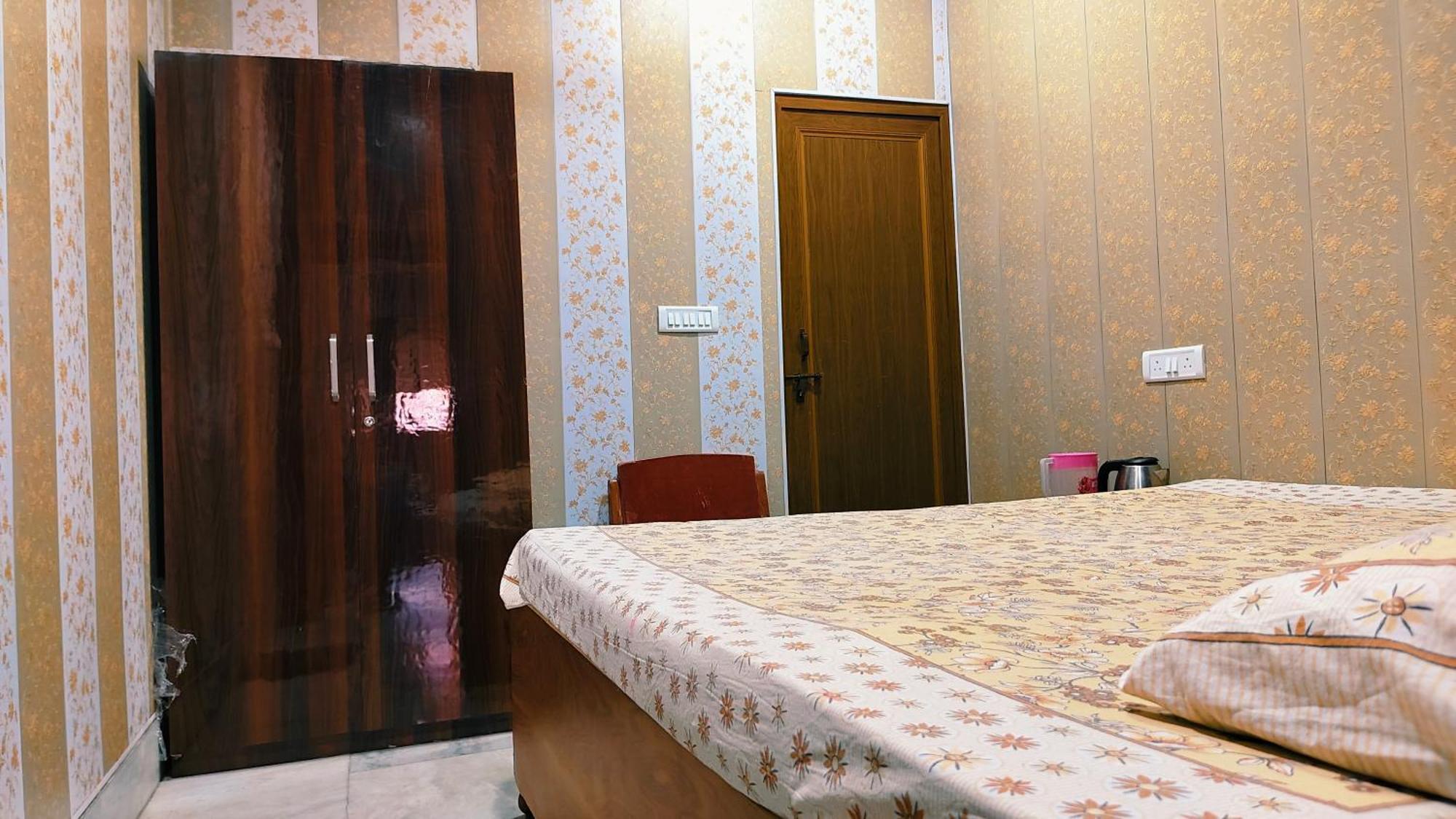 Hotel Raju Homestay Ayodhya 150 Meters From Shree Ram Janmbhoomi Temple 200 Meters From Ayodhya Dham Railway Station Εξωτερικό φωτογραφία