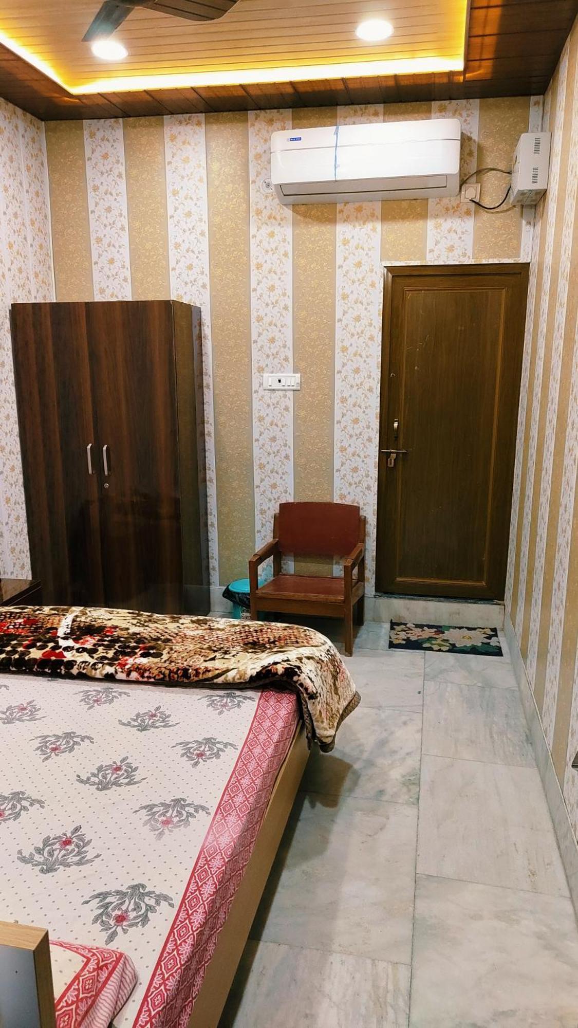 Hotel Raju Homestay Ayodhya 150 Meters From Shree Ram Janmbhoomi Temple 200 Meters From Ayodhya Dham Railway Station Εξωτερικό φωτογραφία