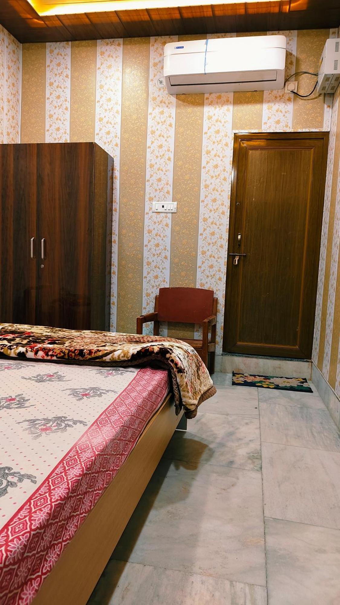 Hotel Raju Homestay Ayodhya 150 Meters From Shree Ram Janmbhoomi Temple 200 Meters From Ayodhya Dham Railway Station Εξωτερικό φωτογραφία