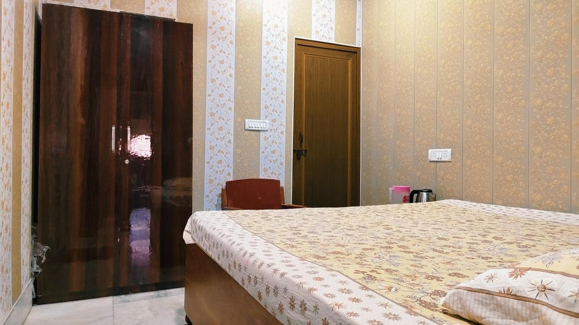 Hotel Raju Homestay Ayodhya 150 Meters From Shree Ram Janmbhoomi Temple 200 Meters From Ayodhya Dham Railway Station Εξωτερικό φωτογραφία