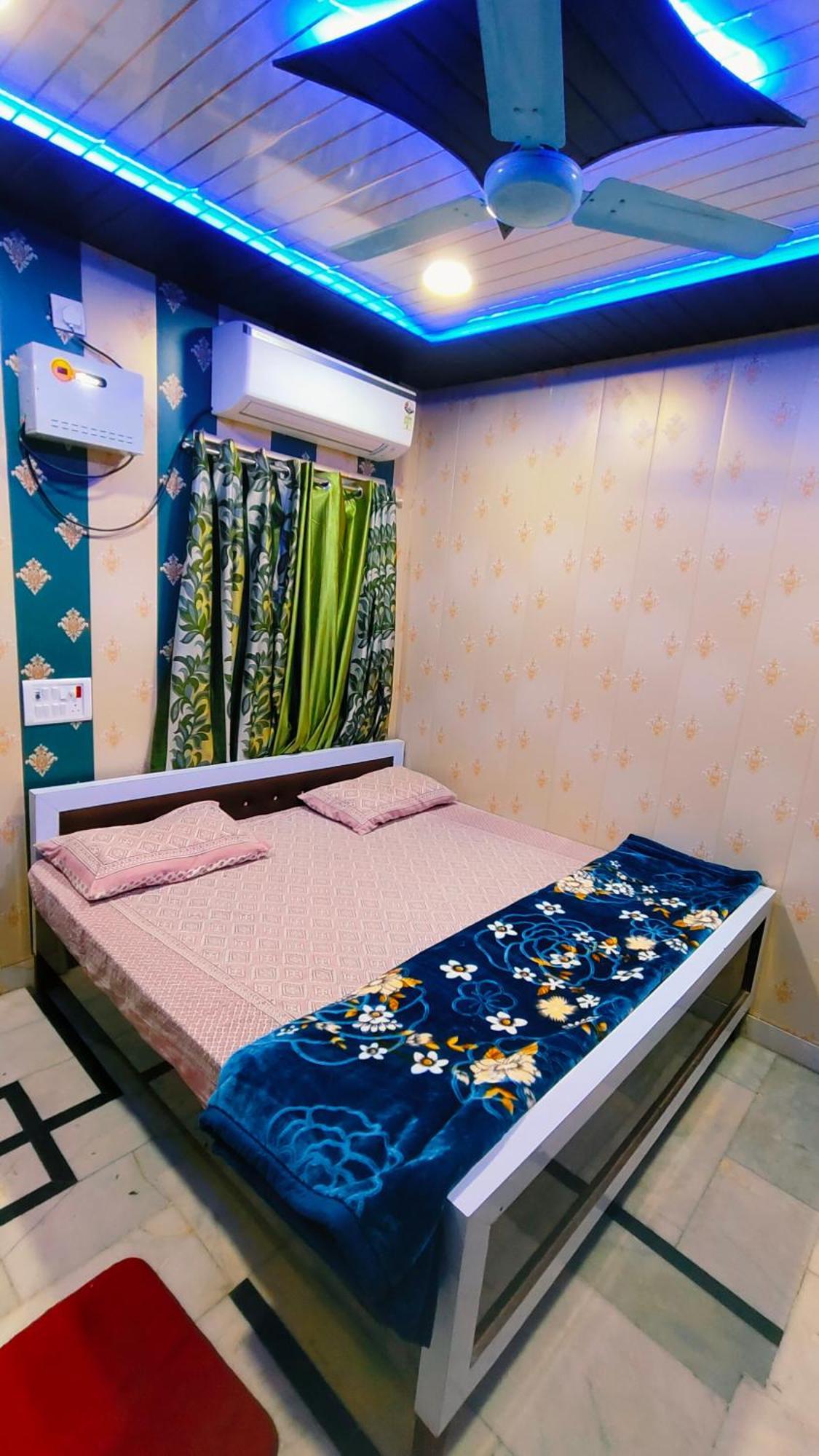 Hotel Raju Homestay Ayodhya 150 Meters From Shree Ram Janmbhoomi Temple 200 Meters From Ayodhya Dham Railway Station Εξωτερικό φωτογραφία