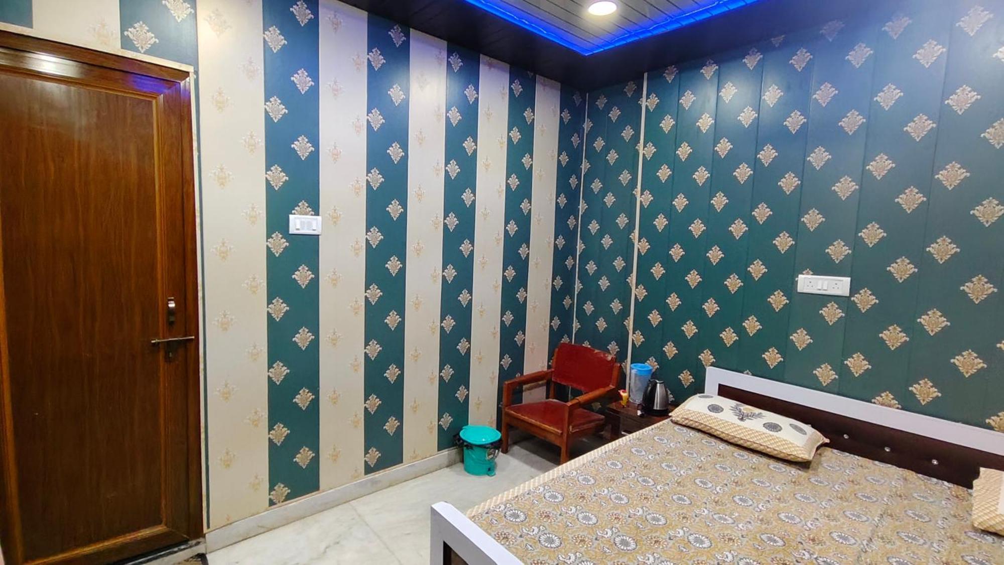 Hotel Raju Homestay Ayodhya 150 Meters From Shree Ram Janmbhoomi Temple 200 Meters From Ayodhya Dham Railway Station Εξωτερικό φωτογραφία