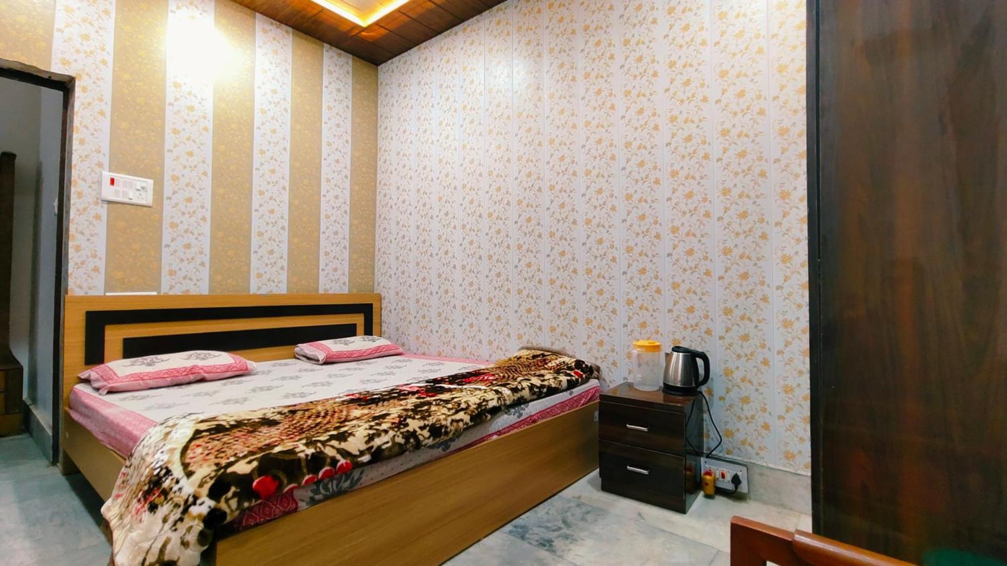 Hotel Raju Homestay Ayodhya 150 Meters From Shree Ram Janmbhoomi Temple 200 Meters From Ayodhya Dham Railway Station Εξωτερικό φωτογραφία