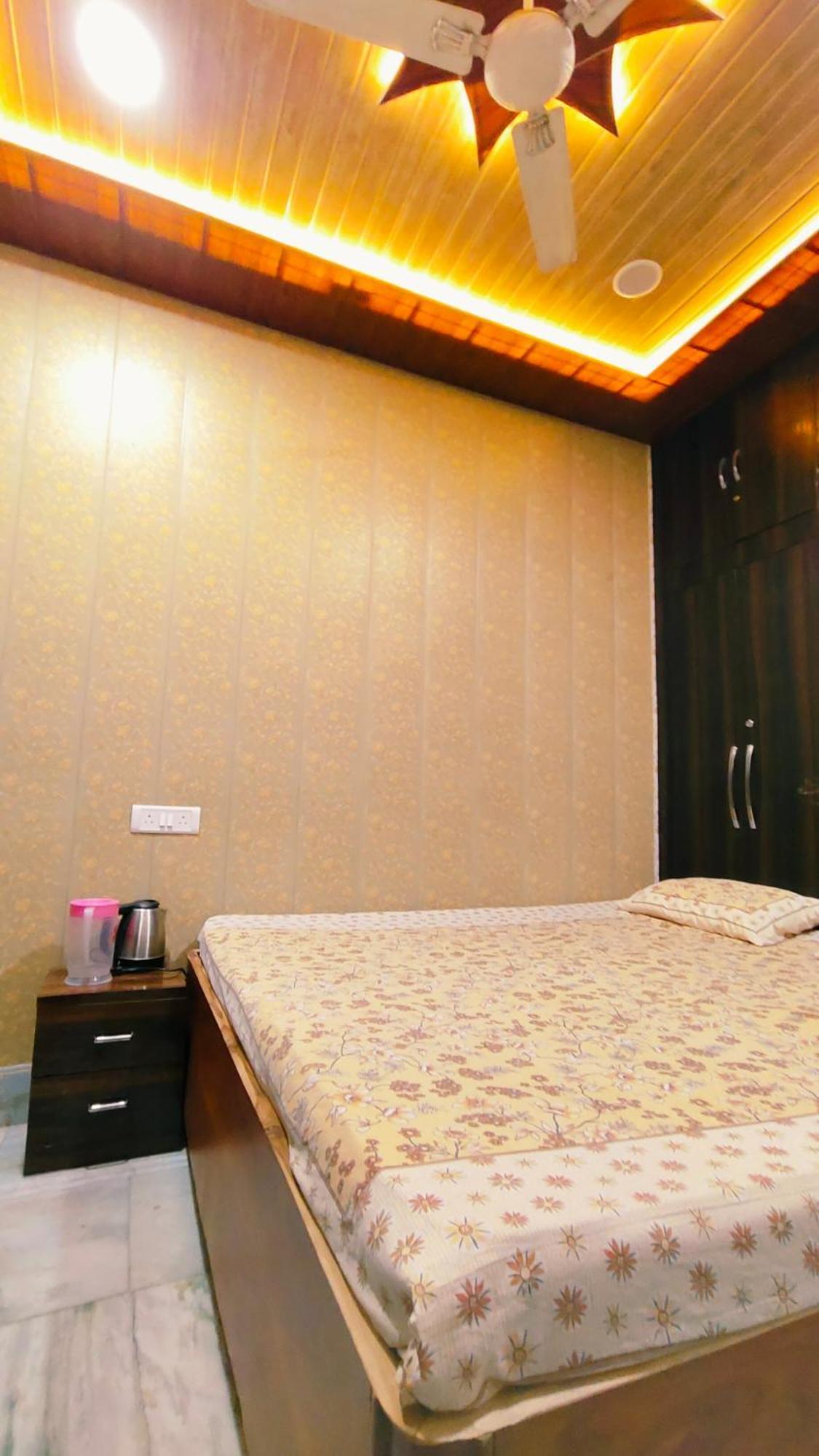 Hotel Raju Homestay Ayodhya 150 Meters From Shree Ram Janmbhoomi Temple 200 Meters From Ayodhya Dham Railway Station Εξωτερικό φωτογραφία