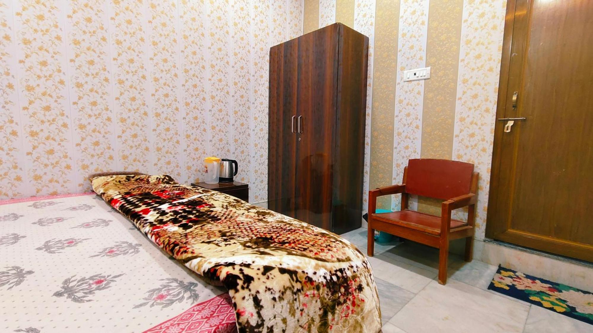 Hotel Raju Homestay Ayodhya 150 Meters From Shree Ram Janmbhoomi Temple 200 Meters From Ayodhya Dham Railway Station Εξωτερικό φωτογραφία