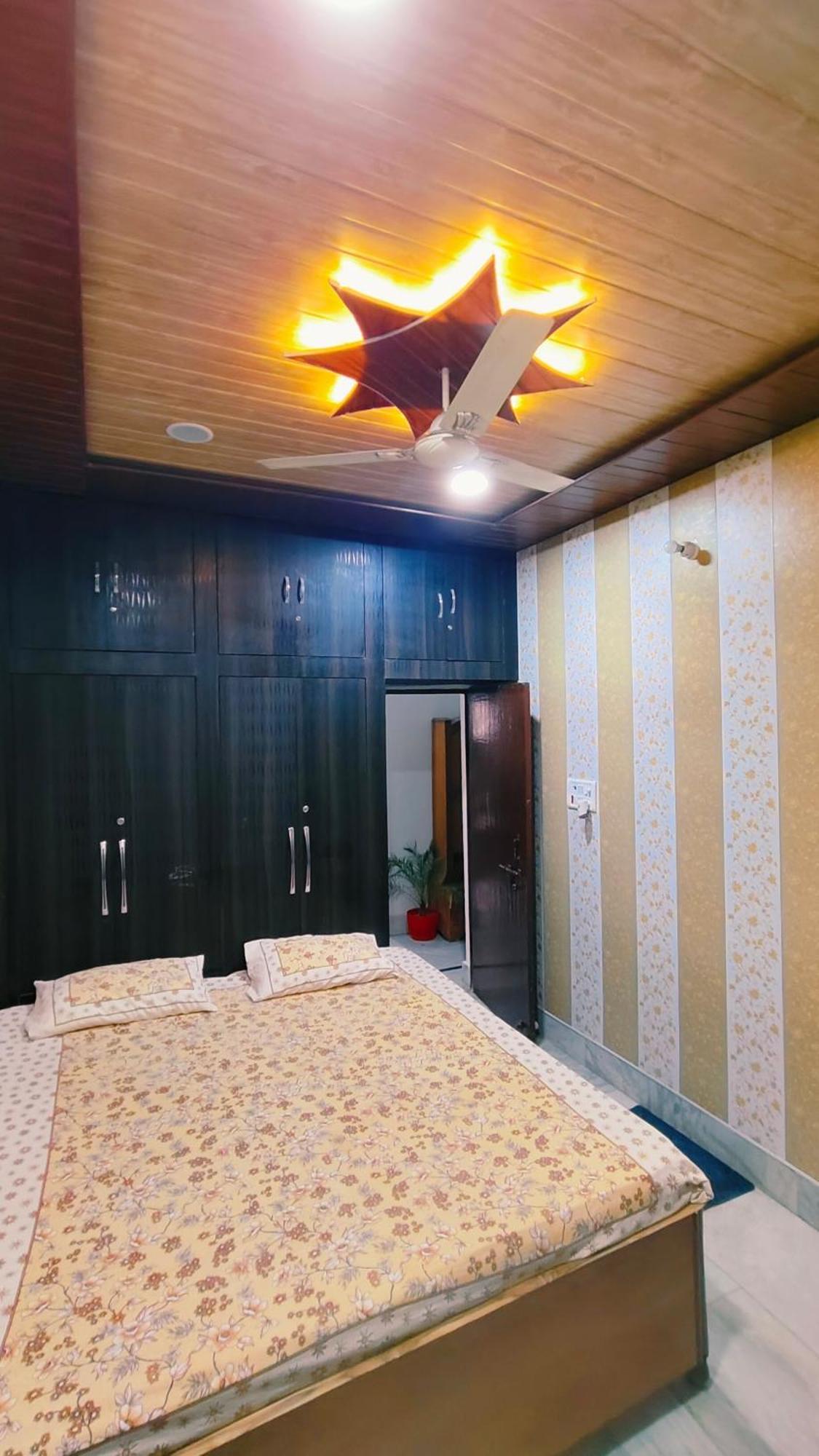 Hotel Raju Homestay Ayodhya 150 Meters From Shree Ram Janmbhoomi Temple 200 Meters From Ayodhya Dham Railway Station Εξωτερικό φωτογραφία