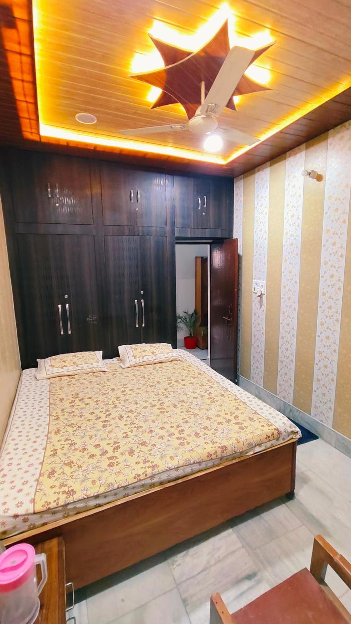 Hotel Raju Homestay Ayodhya 150 Meters From Shree Ram Janmbhoomi Temple 200 Meters From Ayodhya Dham Railway Station Εξωτερικό φωτογραφία