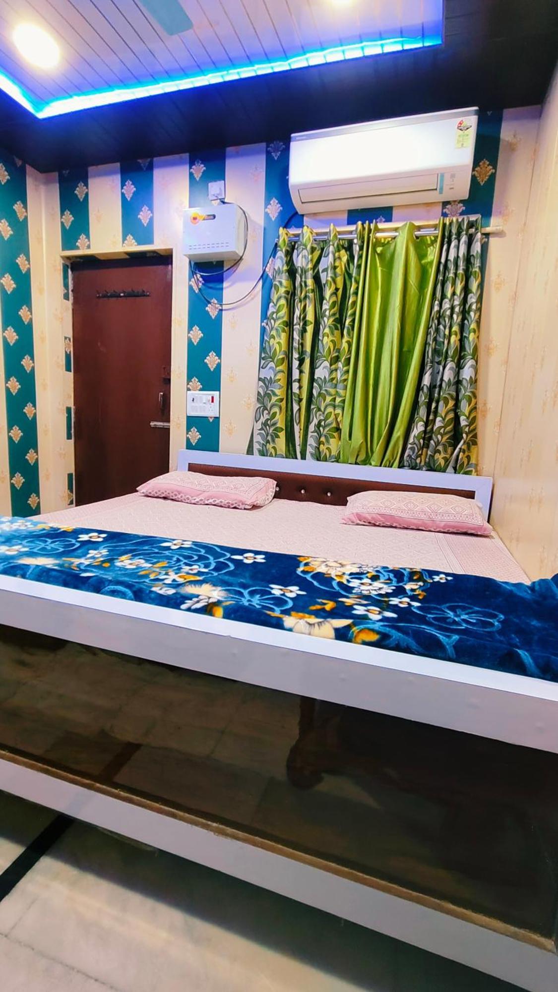 Hotel Raju Homestay Ayodhya 150 Meters From Shree Ram Janmbhoomi Temple 200 Meters From Ayodhya Dham Railway Station Εξωτερικό φωτογραφία