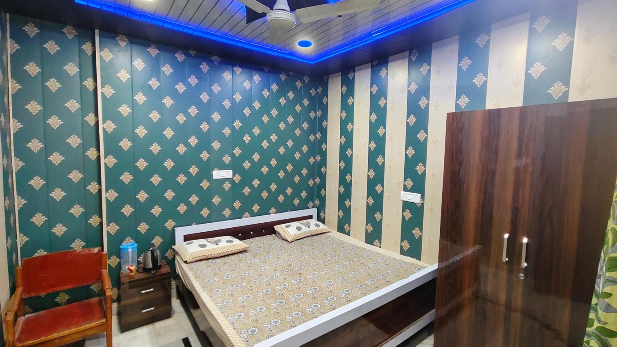 Hotel Raju Homestay Ayodhya 150 Meters From Shree Ram Janmbhoomi Temple 200 Meters From Ayodhya Dham Railway Station Εξωτερικό φωτογραφία
